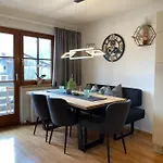 Sonnige Gemuetliche Apartment Burs